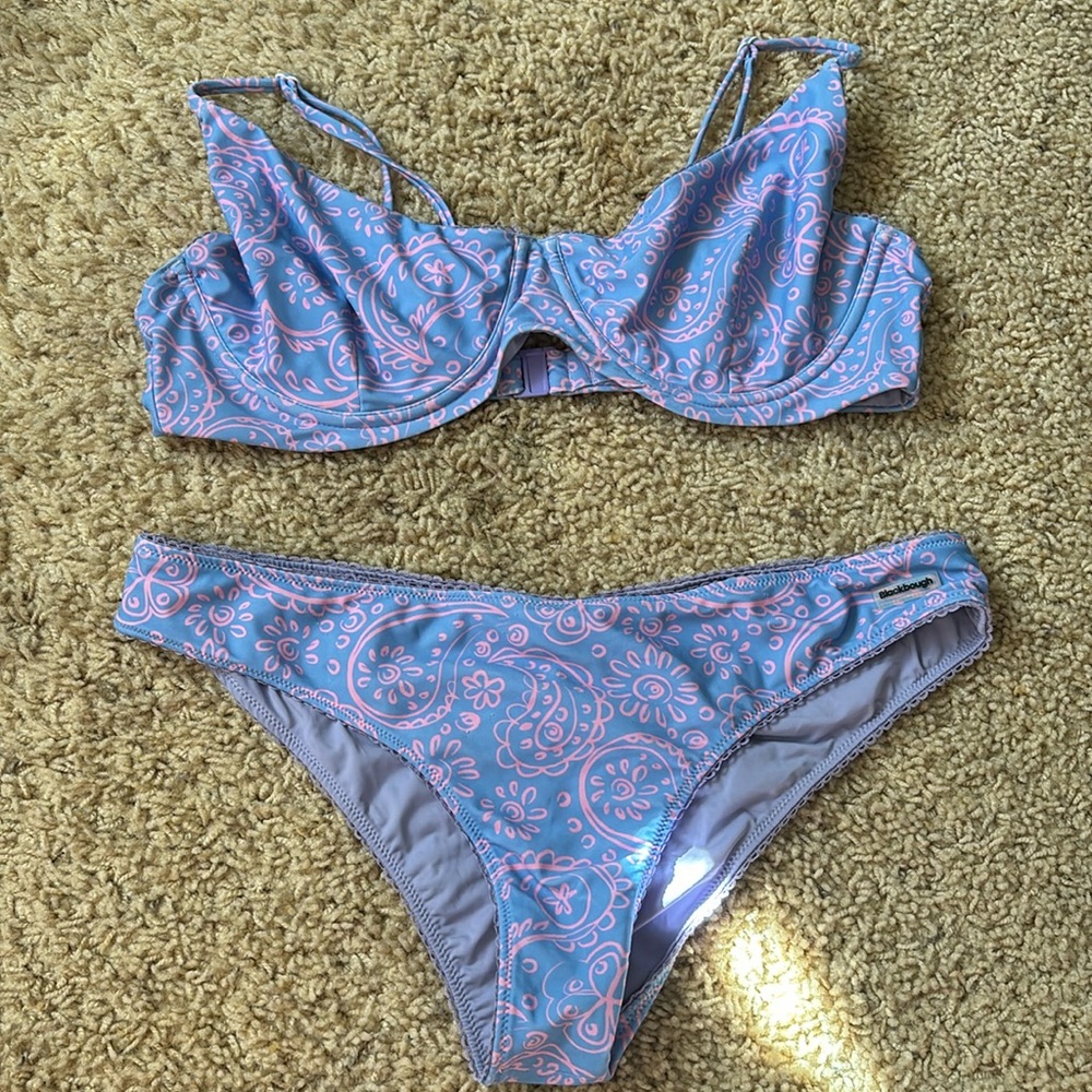 Cute flirty plunge v neck black-bough bikini